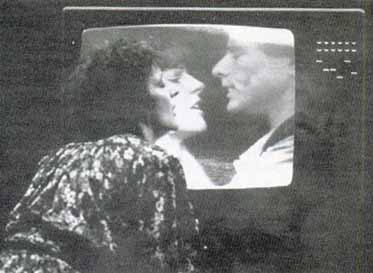 Susu Pecoraro y Mrio Pasik (en la T.V.) y Tina Serrano